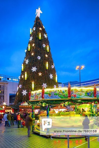 Europa  Baum  Weihnachten  Dortmund  Deutschland  Markt  Nordrhein-Westfalen