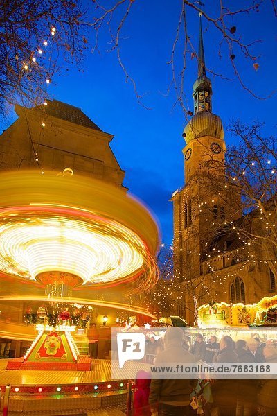 Europa  Kirche  Weihnachten  Dortmund  Abenddämmerung  Deutschland  Markt  Nordrhein-Westfalen