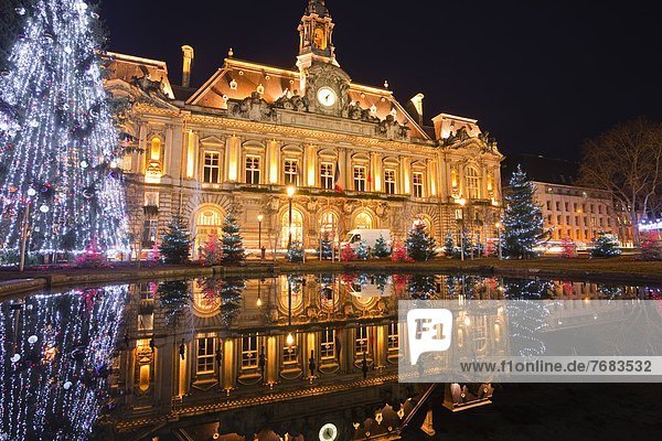 hoch  oben  beleuchtet  Frankreich  Europa  Halle  Stadt  Beleuchtung  Licht  Weihnachten  Reise  Indre-et-Loire