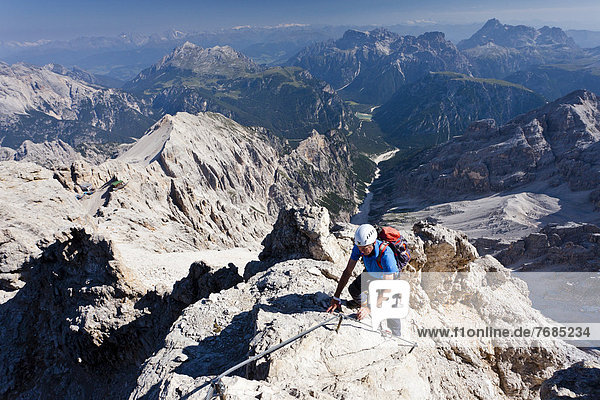Mountain climbers decending along the Via Ferrata Marino Bianchi climbing route on Mount Cristallo  Belluno  Dolomites  Italy  Europe