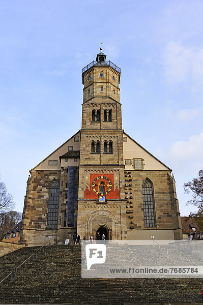 Kirche Sankt Michael  1427 als spätgotische Hallenkirche errichtet  1507 entstand die Freitreppe  Marktplatz  Schwäbisch Hall  Baden-Württemberg  Deutschland  Europa  ÖffentlicherGrund