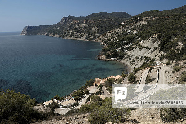 Küste  Cala Vedella  Ibiza  Pityusen  Balearen  Spanien  Europa