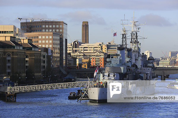 River Thames  Themse  Museumsschiff HMS Belfast  gesehen von der Tower Bridge