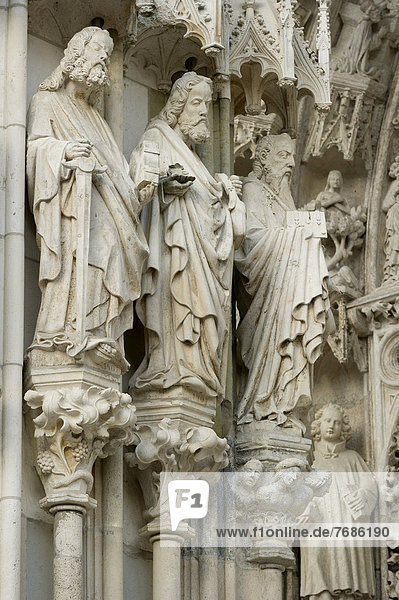 Heiligenfiguren am Portal  Dom Kathedrale St. Peter  Regensburg  Oberpfalz  Bayern  Deutschland  Europa