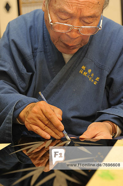 Mantel Ostasien hoch oben Reise Handwerker Schaben Kratzen Nagellack Asien Japan japanisch