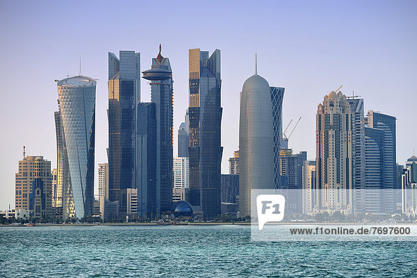 Skyline von Doha mit Al Bidda Tower  Palm Tower 1 and 2  World Trade Center  Burj Qatar Tower  Tornado Tower