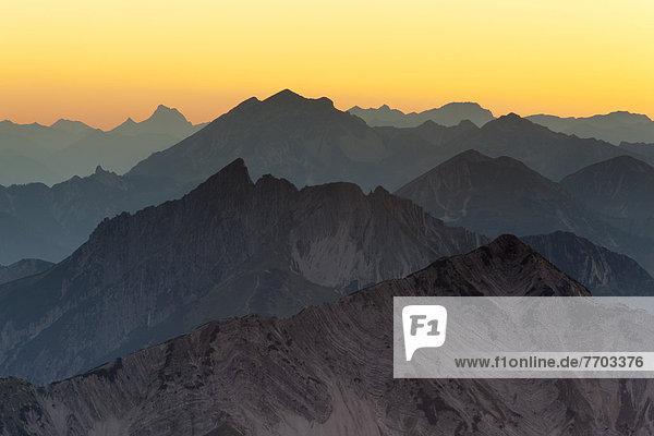 Bergkämme bei Sonnenuntergang vom Hochiss im Rofan  Rofan  Tirol  Österreich