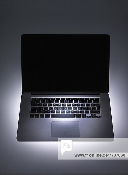 Spotlight auf Laptop-Computer