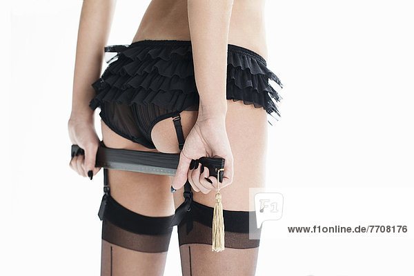 Frau in Dessous mit Lineal