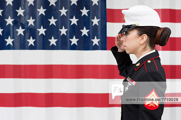 Servicefrau im Kleid blues von US Flagge