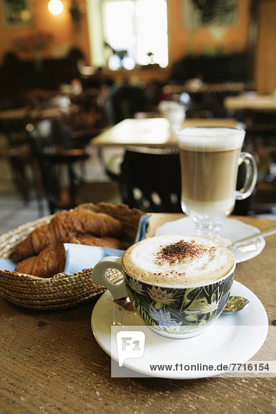 Laden  Kaffee  Croissant