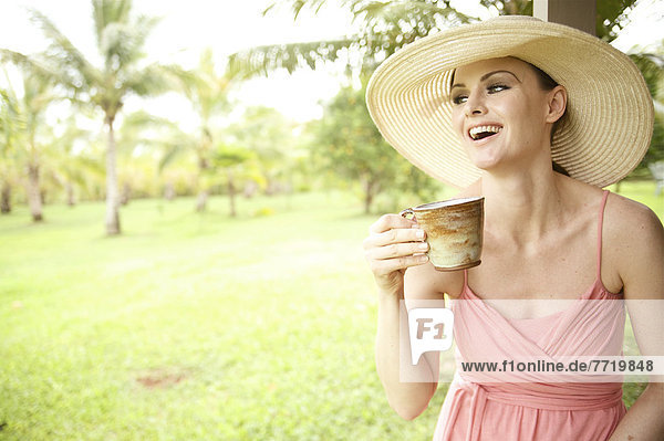 Portrait  Frau  Schönheit  pink  trinken  Sommerkleidung  Hawaii  Kauai  Tee