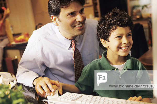 benutzen Computer unterrichten Menschlicher Vater Sohn