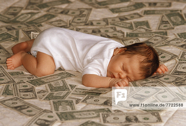 Bett  schlafen  Geld  verteilen  Baby