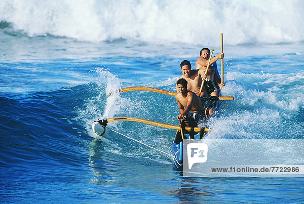 frontal  Mann  Kanu  3  Hawaii  Oahu  Wellenreiten  surfen  Wasserwelle  Welle