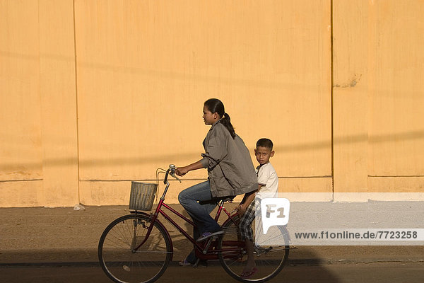 Junge - Person  Fahrrad  Rad  Mädchen