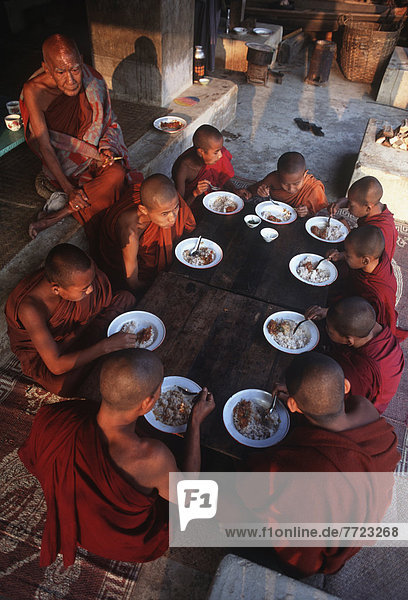 fünfstöckig  Buddhismus  Mönch  Frühstück