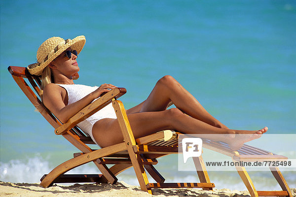 Frau  Entspannung  Stuhl  Strand  Faulheit  faul  faule  faulen  fauler  faules