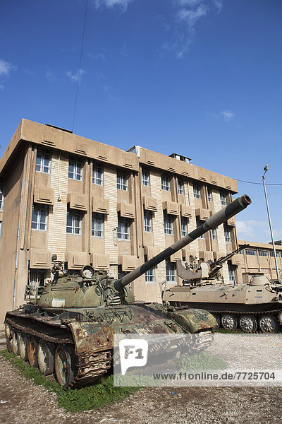 frontal  Museum  rot  Sicherheit  Irak  Bewachung