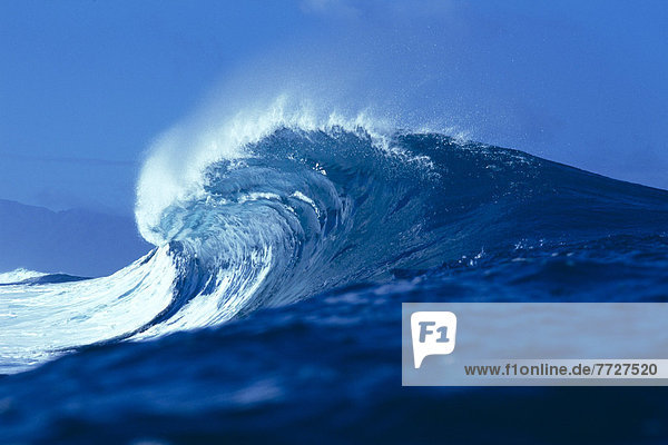 Spritzer  Curling  groß  großes  großer  große  großen  blau  Ansicht  Seitenansicht  eckig  Wasserwelle  Welle