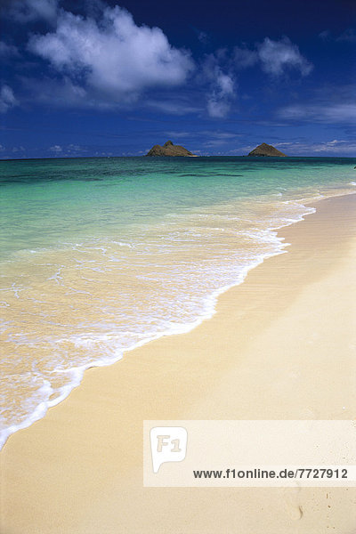 blauer Himmel  wolkenloser Himmel  wolkenlos  türkis  Hawaii  Oahu