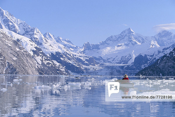 Berg  bedecken  fließen  See  Boot  Eis  Ansicht  Stück  Glacier-Bay-Nationalpark  Alaska  Schnee