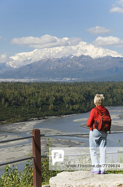 Usa  Alaska  A Woman At A Viewpoint Of Mt Mckinley At Mile 135 Of Parks Highway.