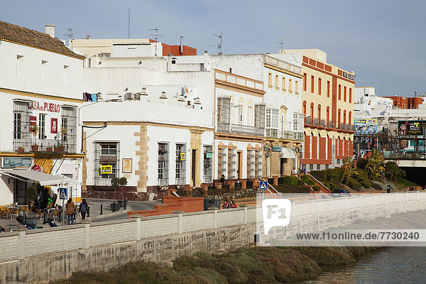 Gebäude Küste Fluss vorwärts Andalusien Spanien