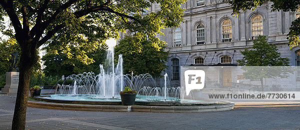 Springbrunnen  Brunnen  Fontäne  Fontänen  Halle  Großstadt  Zierbrunnen  Brunnen  Montreal  Platz