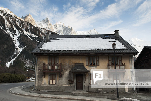 Dach französisch Gebäude Hintergrund Alpen Schnee