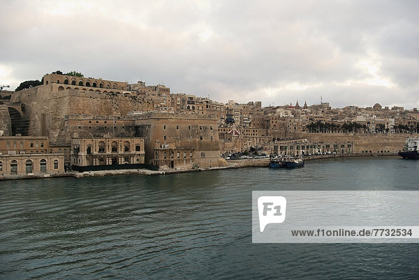 Lifestyle  Gebäude  Großstadt  Geschichte  Kathedrale  innerhalb  Jahrhundert  Befestigungsanlage  Italienisch  Malta