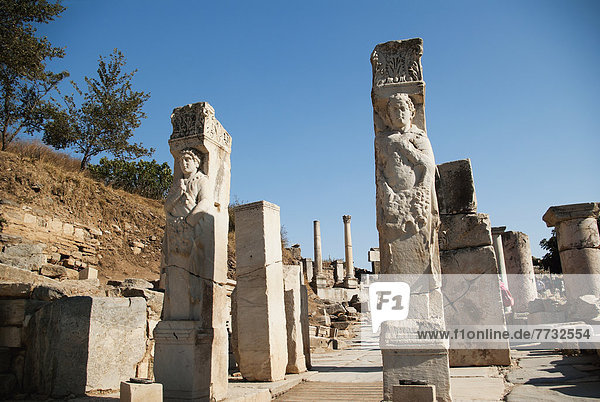 Hercules Gates looking up hill on Curetes Street  Ephesus  Izmir Province  Turkey
