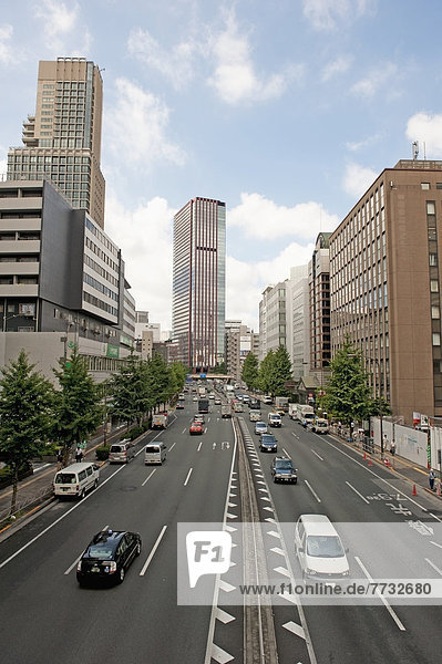 Städtisches Motiv  Städtische Motive  Straßenszene  Straßenszene  beschäftigt  Fernverkehrsstraße  Tokyo  Hauptstadt  Zimmer  Japan  Straßenverkehr