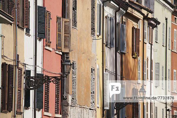 Straße Close-up Lampe Jalousie Emilia-Romangna Italien Parma Hausfassaden
