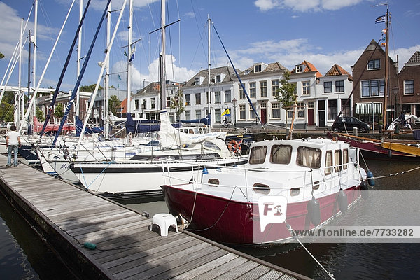 Hafen Gebäude Ufer Boot gehen vorwärts Niederlande