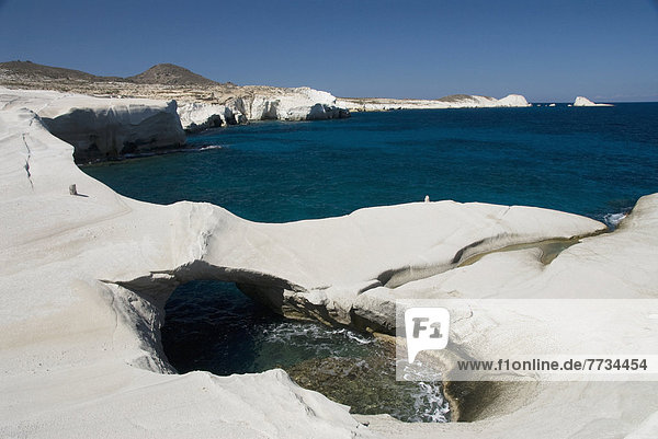 Felsbrocken Wasser Küste Anordnung bizarr Schwimmbad vorwärts Griechenland