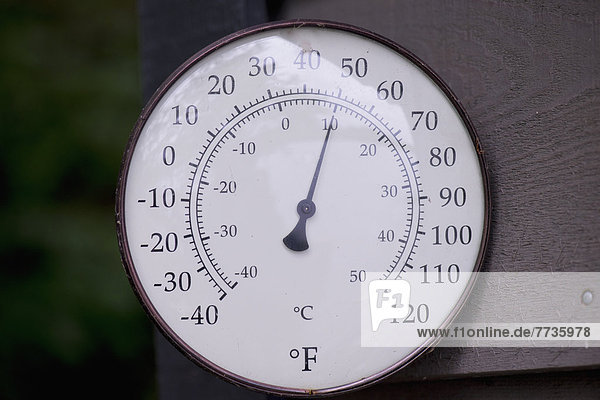 Laubwald  See  Thermometer  Grad Celsius  10  Kanada  Ontario  vorlesen