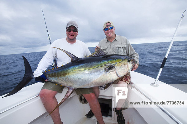 Mann  Frische  fangen  halten  Thunfisch  Panama