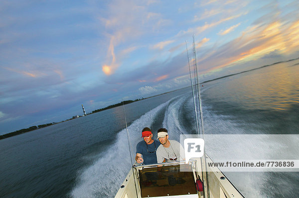 Mann  Amerika  Sonnenuntergang  fahren  Boot  Verbindung  North Carolina