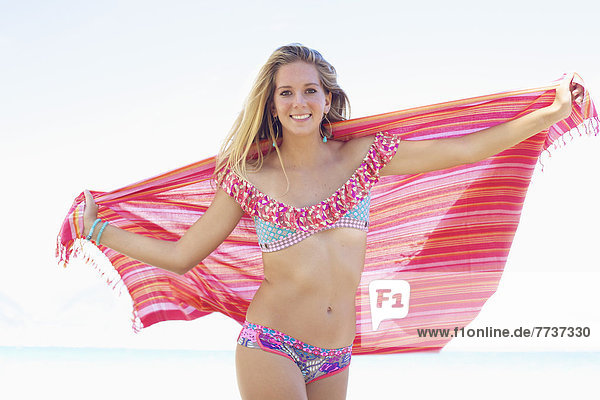 einwickeln  Jugendlicher  Amerika  Bikini  Ozean  halten  Hintergrund  Verbindung  Mädchen  Hawaii  Maui
