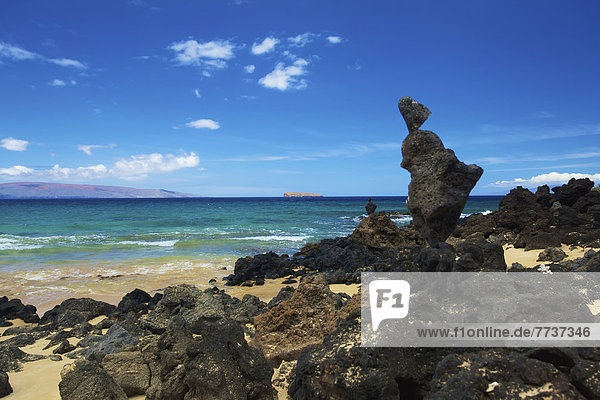 Felsbrocken  sitzend  Felsen  Küste  schwarz  Sand  Insel  vorwärts  hawaiianisch