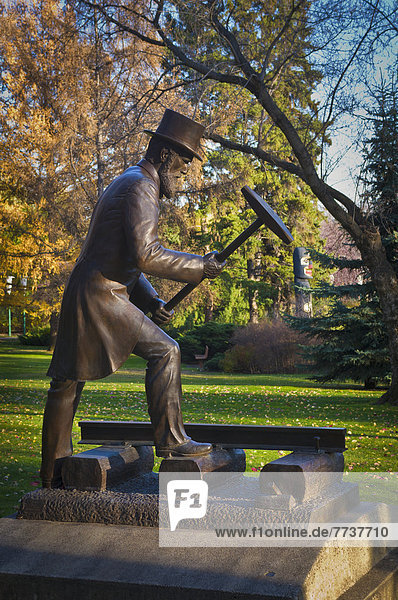 Statue  Hammer  Zug  Verantwortung  Bronze
