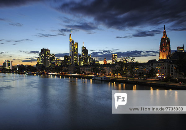 Skyline  Frankfurt am Main  Deutschland  Nachtaufnahme
