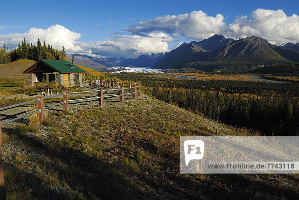 USA  Alaska  Blick auf Matanuska Valley  Gletscher und Chugach Mountains