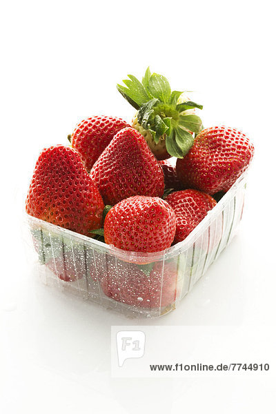 Erdbeeren auf weißem Grund  Nahaufnahme
