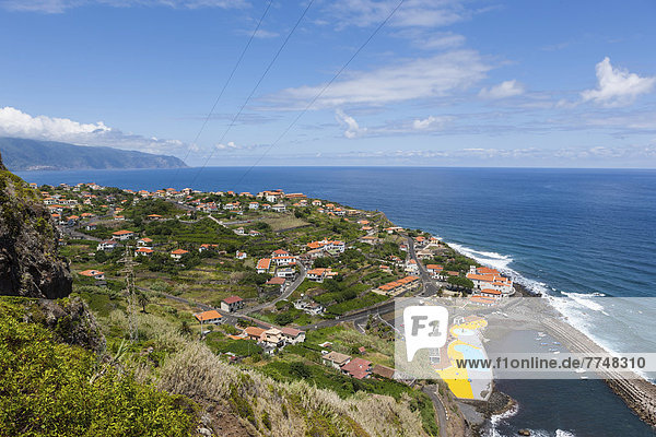 Das Dorf Ponta Delgada an der Steilküste