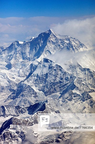 fliegen fliegt fliegend Flug Flüge Berg Ansicht Himalaya Luftbild Fernsehantenne Airbus Paro