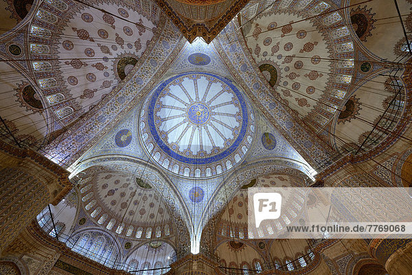 Hauptkuppel  Blaue Moschee  auch Sultan-Ahmed-Moschee  Sultanahmet Camii  UNESCO-Weltkulturerbe