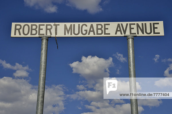 Straßenschild  Robert Mugabe Avenue