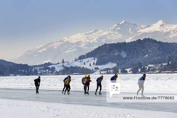 Schlittschuhläufer  zugefrorener See